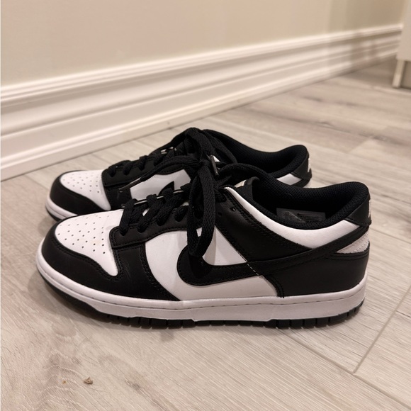 Nike Panda Dunks - Picture 1 of 7
